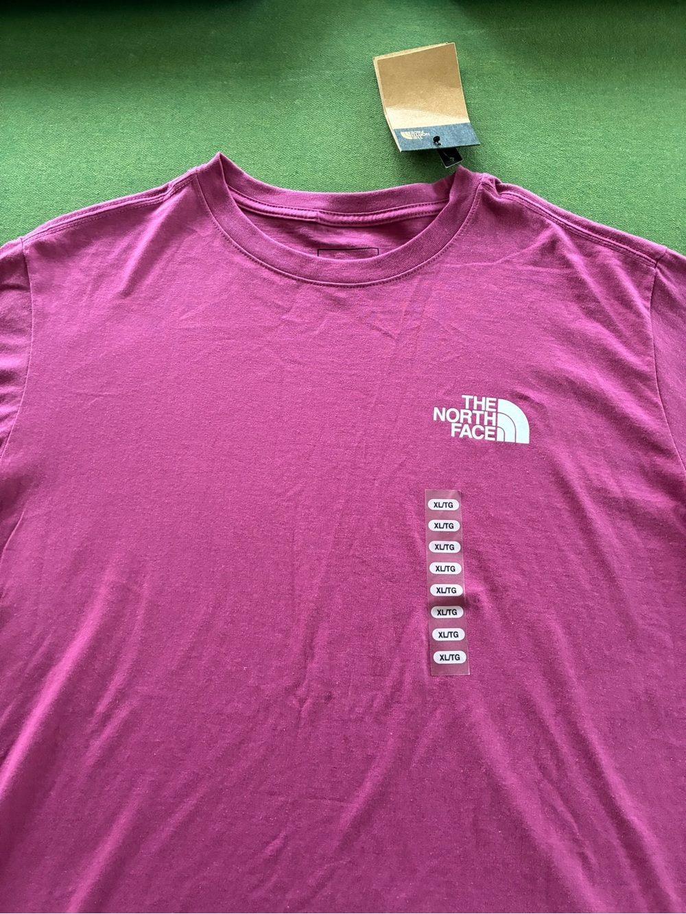 The North Face Short-Sleeve Evolution Box Fit Tee Unisex XL NWT Cyber Berry - Picture 3 of 7